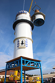 neuer Turm und neuer Läwen für das Löwenbräu-Festzelt - erreichtet wurde das Ganze am 03.08.2016 (©Foto: Martin Schmitz)